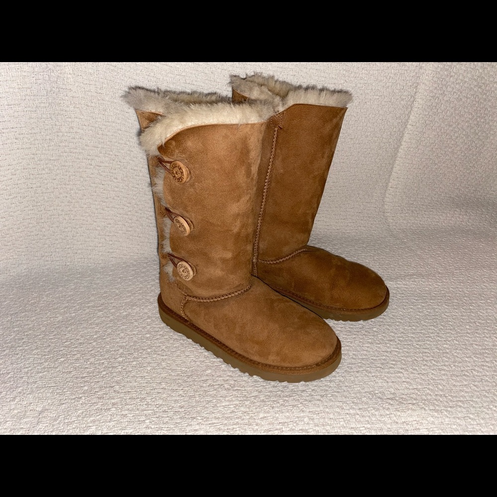UGG Girl’s Bailey Button Boot - lightly used